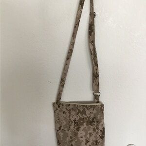Marine corps desert marpat women’s purse with adjustable strap